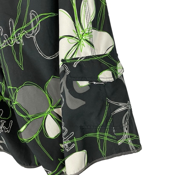 Rip Curl Floral Board Shorts Black Green White Size 36 Swim Trunks - Picture 7 of 7